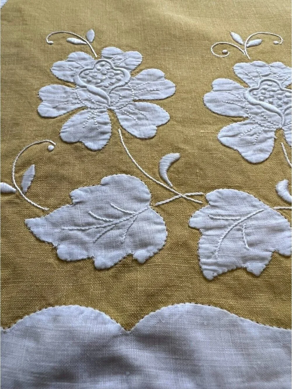 Vintage Yellow Linen Table Runner, White Floral Appliqué Runner, MCM